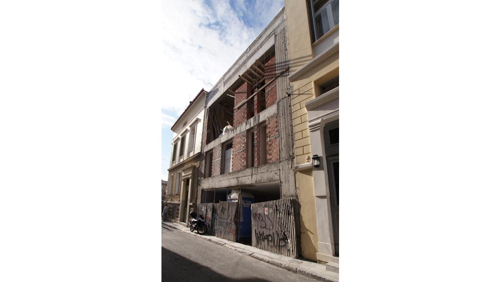 APARTMENT BUILDUING AND SHOPS IN PLAKA